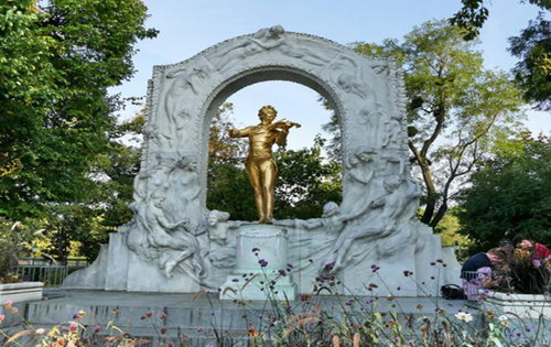 人生哲学论文:政治哲人的求真与谨慎—《游叙弗伦篇》与政治哲学的开端