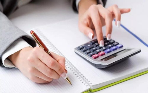 风险管理论文-风险预警:CFO须慎防4项趋势性逆转